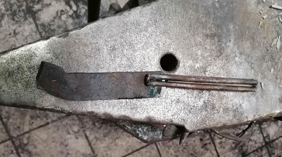 Couteau brut de forge fait en stage
