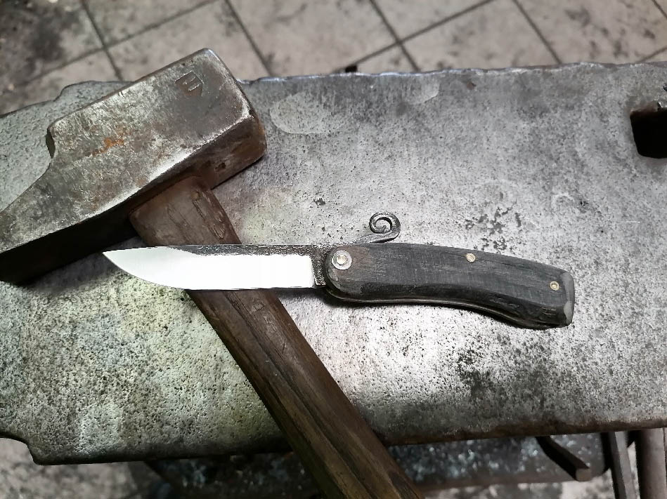 Fabriquer son Couteau manche zébu en stage de forge