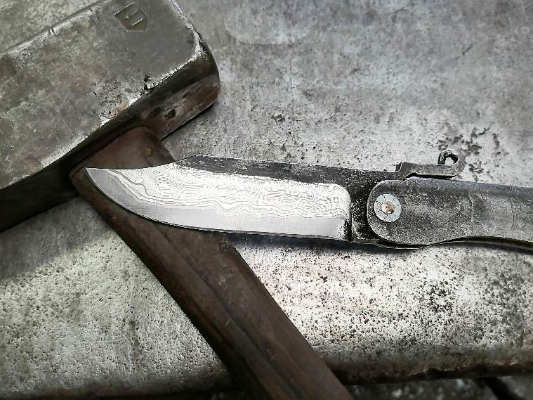 Couteau pliant en damas