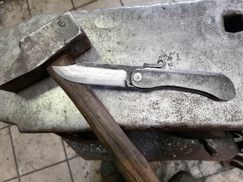 Couteau pliant en damas