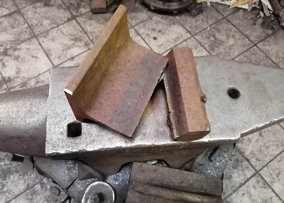 Rail de chemin de fer pour faire une Marteau réalisé en stage de forge