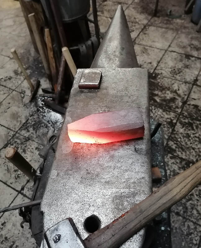 Marteau réalisé en stage de forge