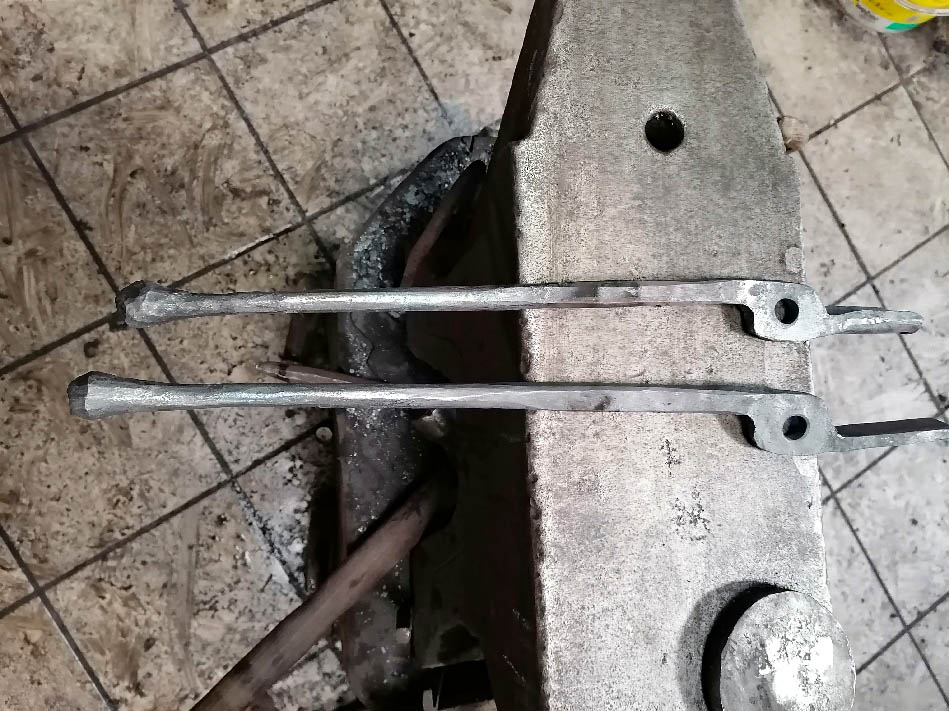 Pince à forger les couteaux